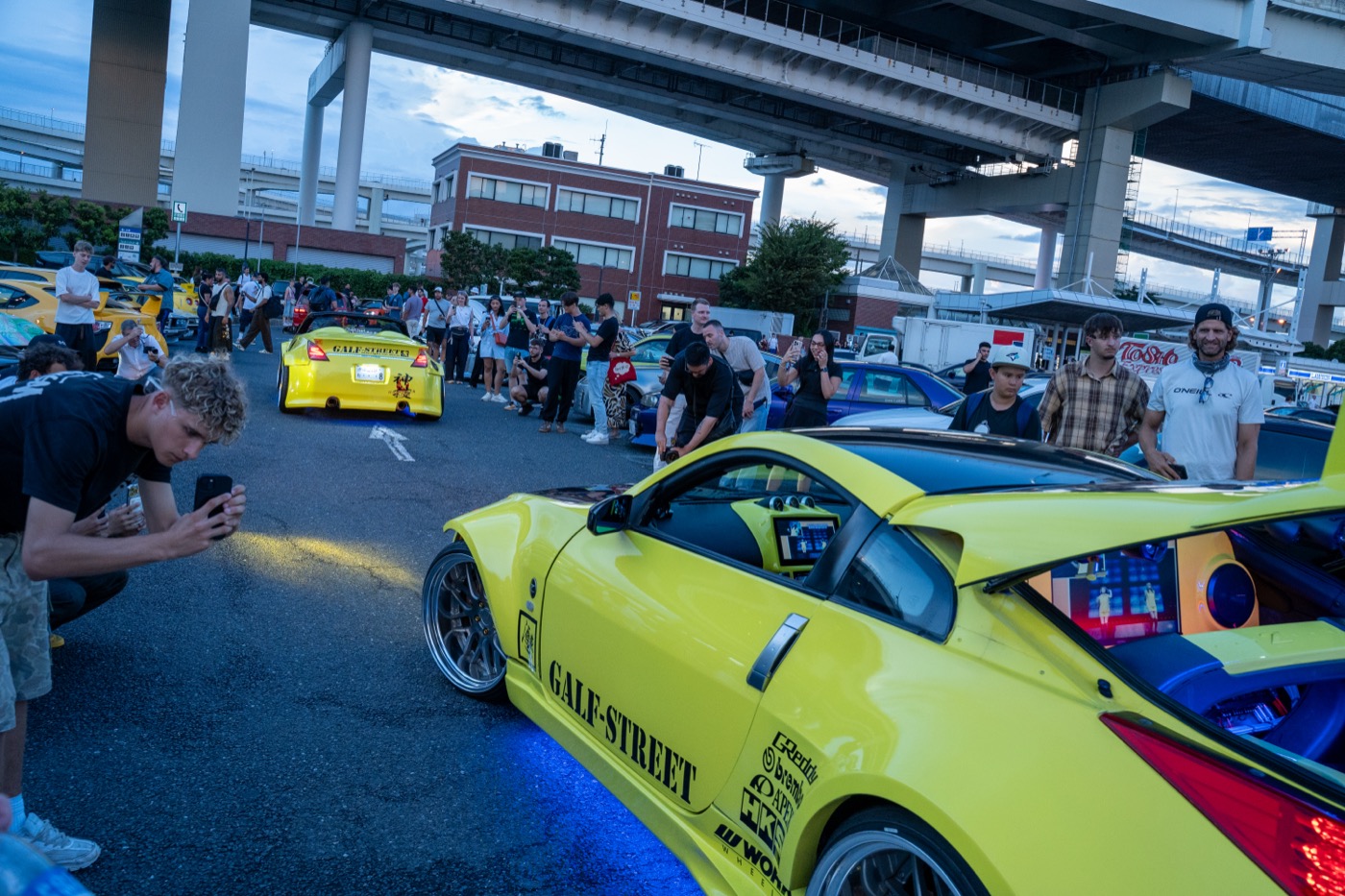 Daikoku PA car meet at night — the destination of the STUTUTU CLUB TOKYO Daikoku PA tour